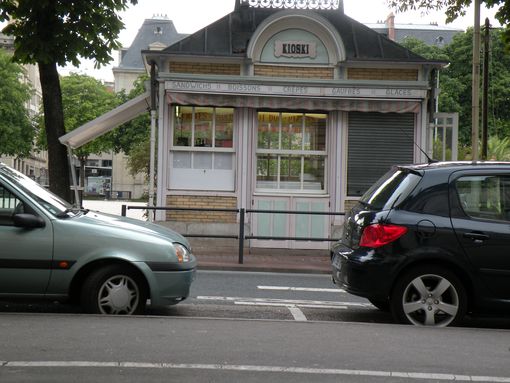  kiosque, vente de sandwichs, crêpes, cours Léopold